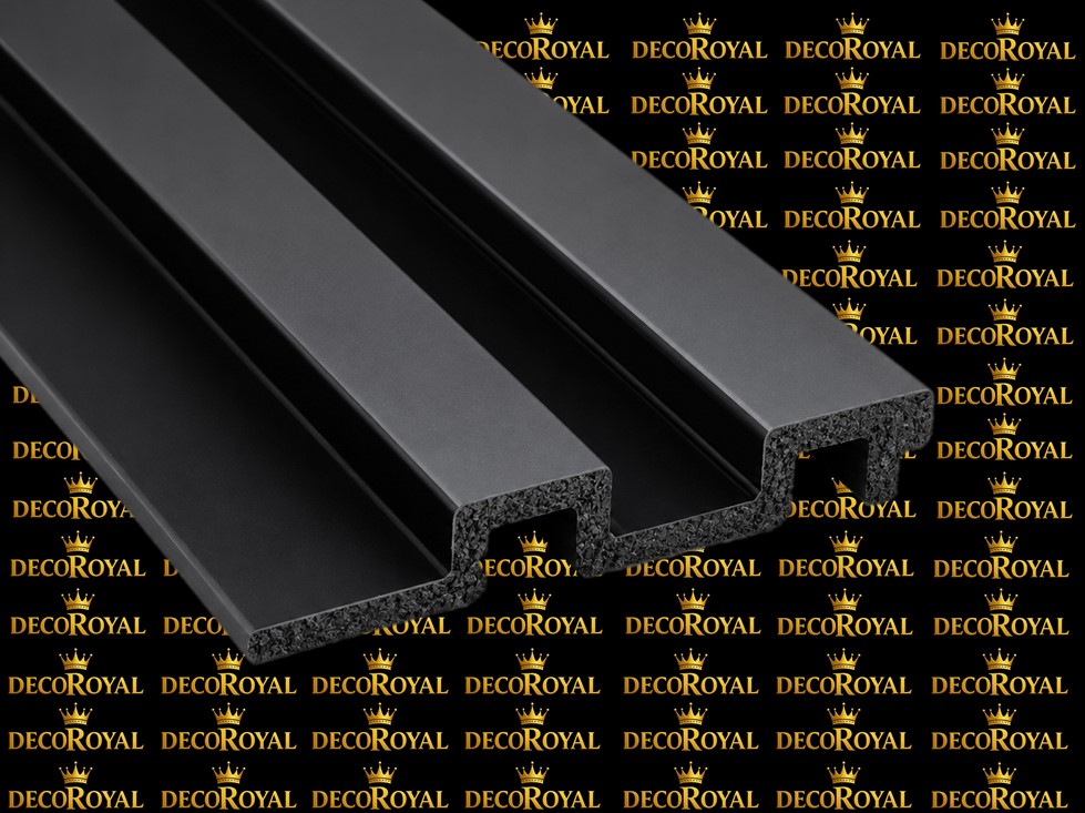 Antrasit polimer duvar lambiri profili beyaz zemin üzerinde çapraz açıyla sergilenen modern dekoratif PVC duvar kaplama modeli | DecoRoyal