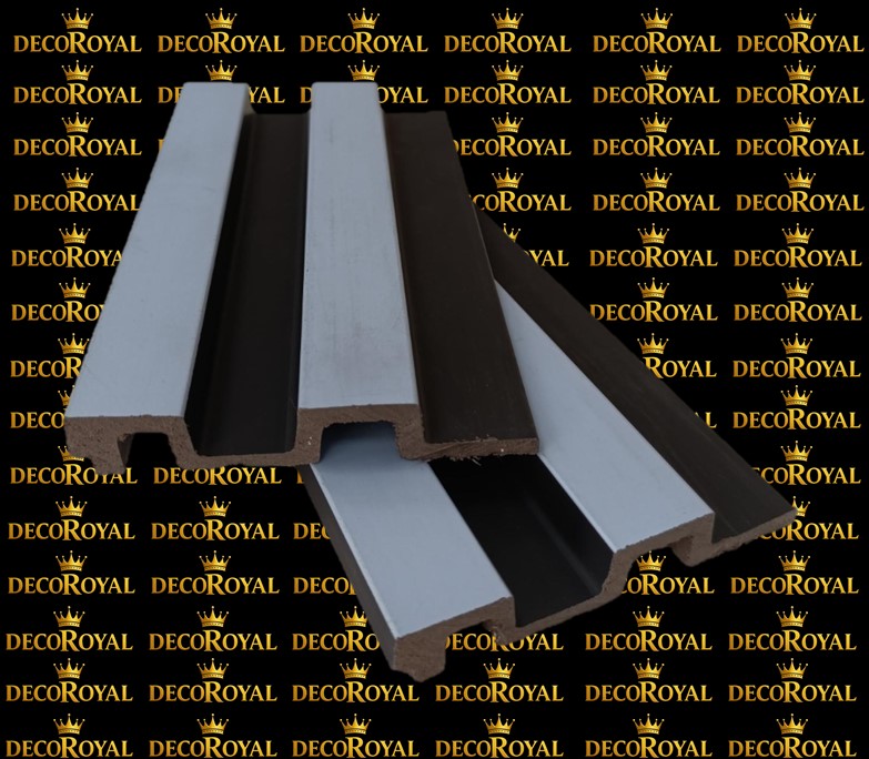 Antrasit polimer duvar lambiri profili beyaz zemin üzerinde çapraz açıyla sergilenen modern dekoratif PVC duvar kaplama modeli | DecoRoyal