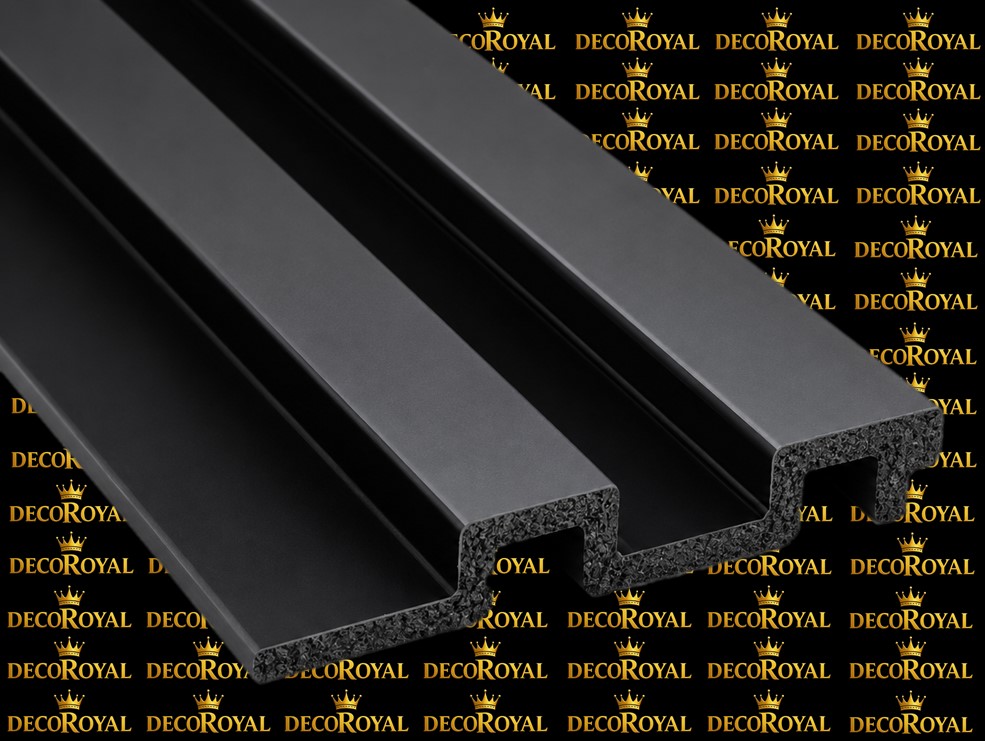 Antrasit polimer duvar lambiri profili beyaz zemin üzerinde çapraz açıyla sergilenen modern dekoratif PVC duvar kaplama modeli | DecoRoyal