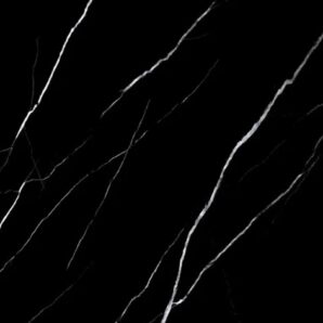 PVC Mermer Panel Night modeli, siyaha yakın koyu antrasit zemin üzerine ince beyaz damar geçişleriyle tasarlanmış dekoratif PVC duvar panelidir. Modern, luxury ve minimal iç mekân dekorasyonlarında TV ünitesi arkası, salon, showroom, otel, restoran, ofis, banyo ve mutfak duvar kaplamalarında kullanılan estetik mermer görünümlü PVC panel çözümüdür. Parlak yüzeyli, %100 su geçirmez ve kolay temizlenebilir PVC-polimer yapısıyla uzun ömürlü kullanım sağlar. Night mermer deseni, koyu taş estetiğini ince damar detaylarıyla birleştirerek mekânlara derinlik, modernlik ve sofistike bir atmosfer kazandırır.