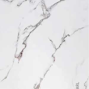PVC Mermer Panel Carrara Pearl modeli, inci beyazı zemin üzerine ince gri damar geçişlerine sahip dekoratif PVC duvar panelidir. Modern, ferah ve premium iç mekân dekorasyonlarında TV ünitesi arkası, salon, otel, showroom, restoran, banyo ve mutfak duvar kaplamalarında kullanılan estetik mermer görünümlü PVC panel çözümüdür. Parlak UV korumalı yüzeyi, %100 su geçirmez PVC-polimer yapısı ve kolay temizlenebilir dokusuyla uzun ömürlü kullanım sağlar. Carrara Pearl mermer deseni, mekânlara doğal Carrara taş estetiği, aydınlık görünüm ve sofistike bir atmosfer kazandırır.