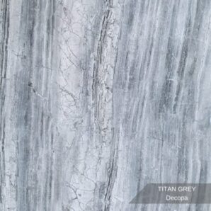 PVC Mermer Panel Titan Grey modeli, koyu gri ve metalik taş tonlarının doğal mermer damar efektleriyle birleştiği dekoratif PVC duvar panelidir. Modern, endüstriyel ve lüks iç mekân dekorasyonlarında TV ünitesi arkası, salon, ofis, banyo, mutfak, otel ve showroom duvar kaplamalarında kullanılan estetik mermer görünümlü PVC panel çözümüdür. Parlak yüzeyli, suya dayanıklı ve kolay temizlenebilir PVC-polimer yapısı sayesinde uzun ömürlü kullanım sağlar. Titan Grey mermer deseni, mekânlara güçlü, modern ve sofistike bir atmosfer kazandırır.