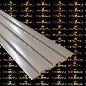 Alba Kapuçino Lambiri modeli, sıcak kapuçino kahve tonları ve modern çizgili yüzey yapısıyla tasarlanmış dekoratif polimer PVC duvar panelidir. TV ünitesi arkası, salon, antre, yatak odası, ofis, restoran ve showroom dekorasyonlarında kullanılan estetik duvar kaplama çözümüdür. Suya ve neme dayanıklı yapısı sayesinde uzun ömürlü kullanım sağlar. Kapuçino tonlu yüzeyi mekânlara doğal sıcaklık, modern görünüm ve premium bir atmosfer kazandırır.